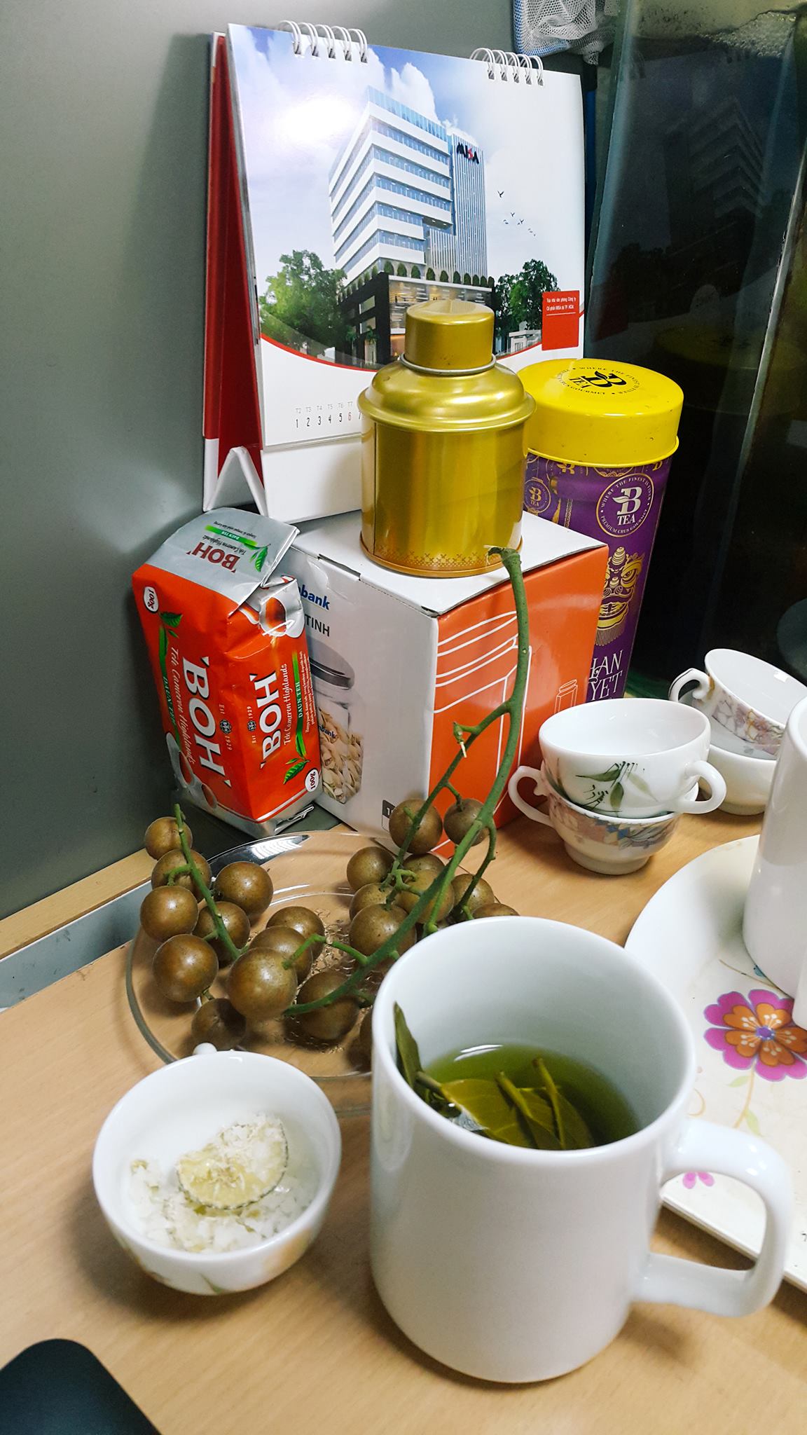 Mưa mùa hè, quất hồng bì, và… chửi tục